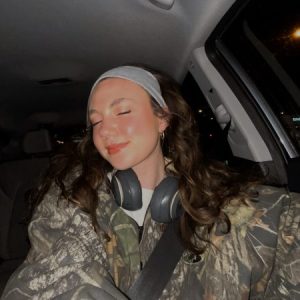 Profile photo of Lindsey